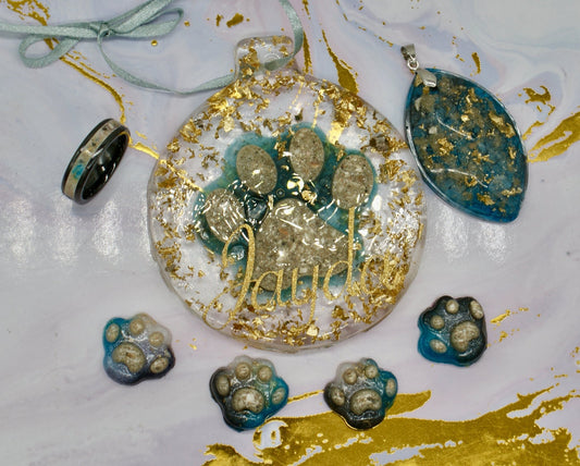 Personalised Christmas bauble – custom ornament with DNA inclusions for holiday keepsake or memorial